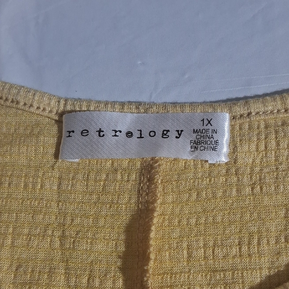 Retrology Yellow Cold Shoulder Blouse 1X Textured Elegant and Comfortable Plus S - Picture 2 of 8